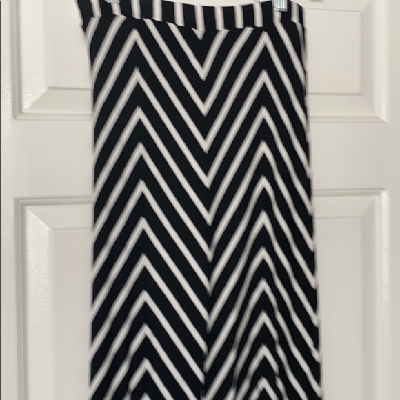 Bebe black and white maxi skirt size small - Picture 4 of 6